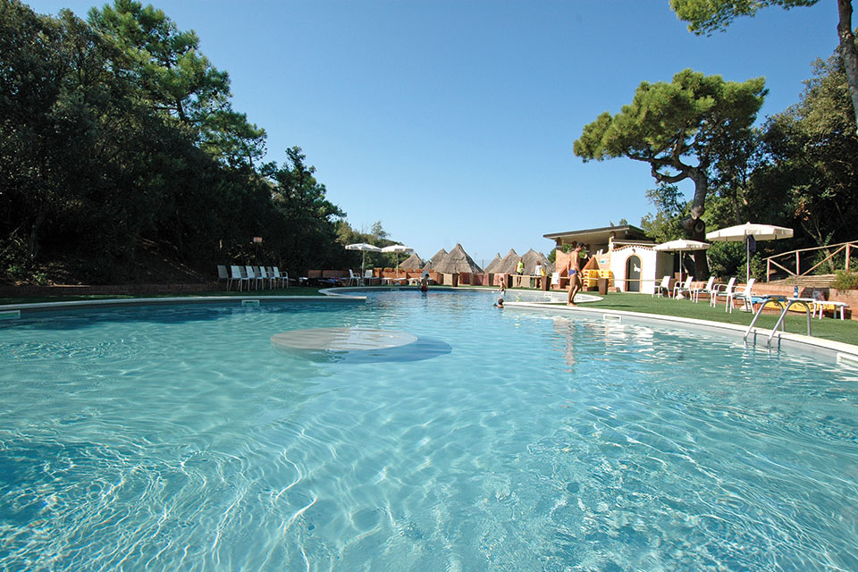 Marina di Carducci hoteles y pueblos